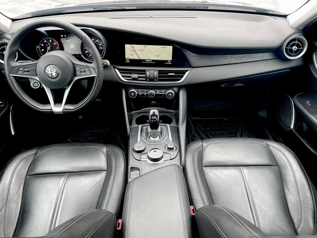 Thumbnail: 2019 Alfa Romeo Giulia - 24