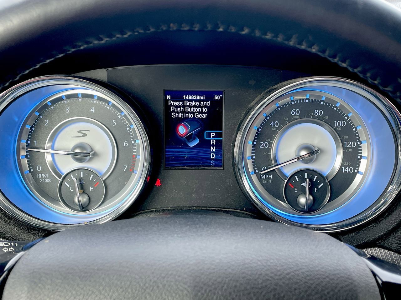 Thumbnail: 2013 Chrysler 300 - 25