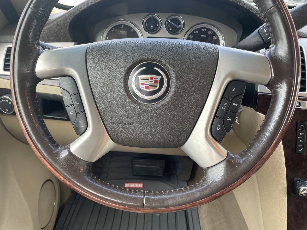 Thumbnail: 2010 Cadillac Escalade - 10