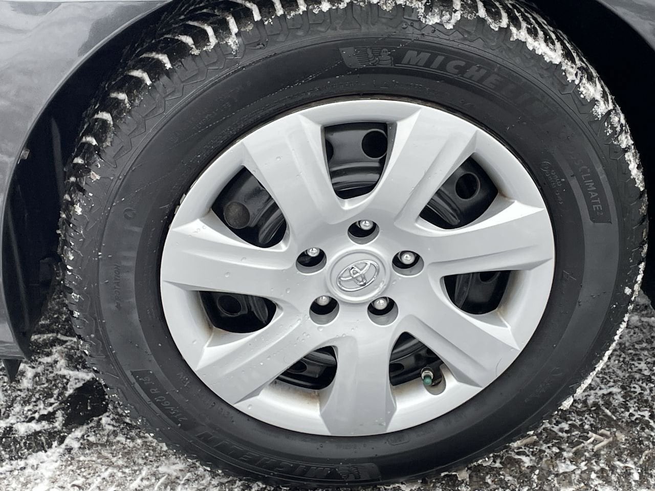 Thumbnail: 2010 Toyota Camry - 32