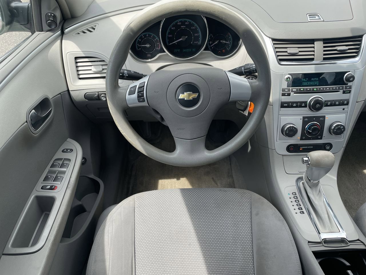 Thumbnail: 2009 Chevrolet Malibu - 11