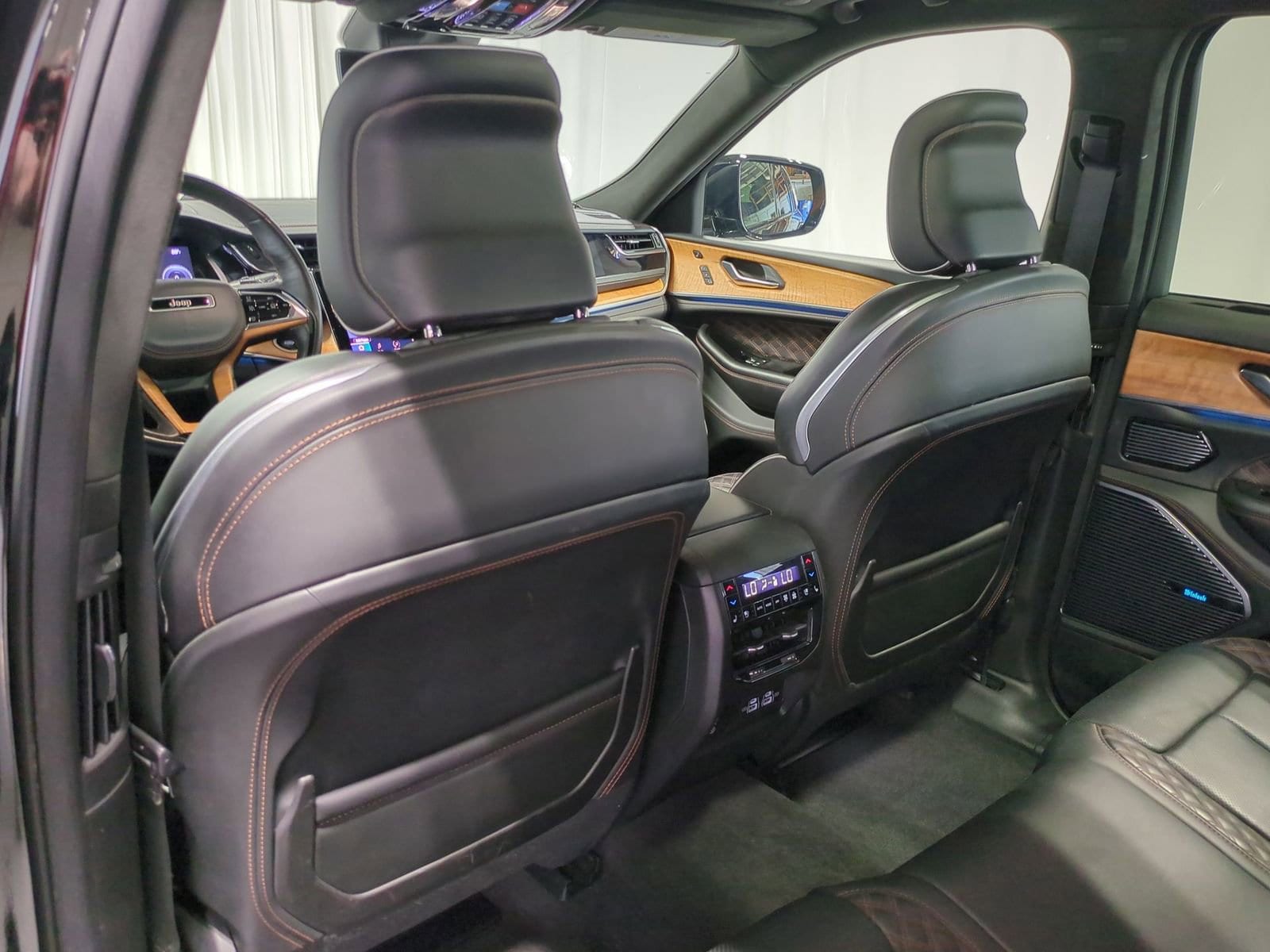 Thumbnail: 2022 Jeep Grand Cherokee - 16