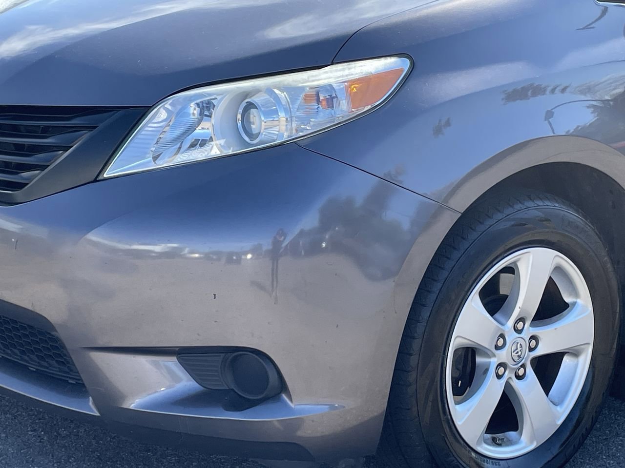 Thumbnail: 2017 Toyota Sienna - 33
