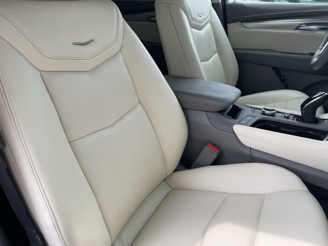 Thumbnail: 2023 Cadillac XT5 - 14