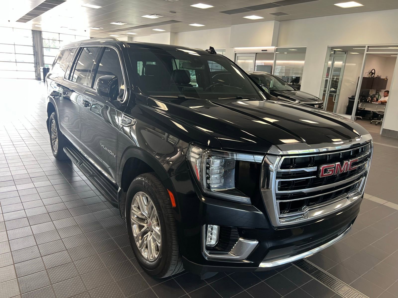 Thumbnail: 2022 GMC Yukon XL - 4