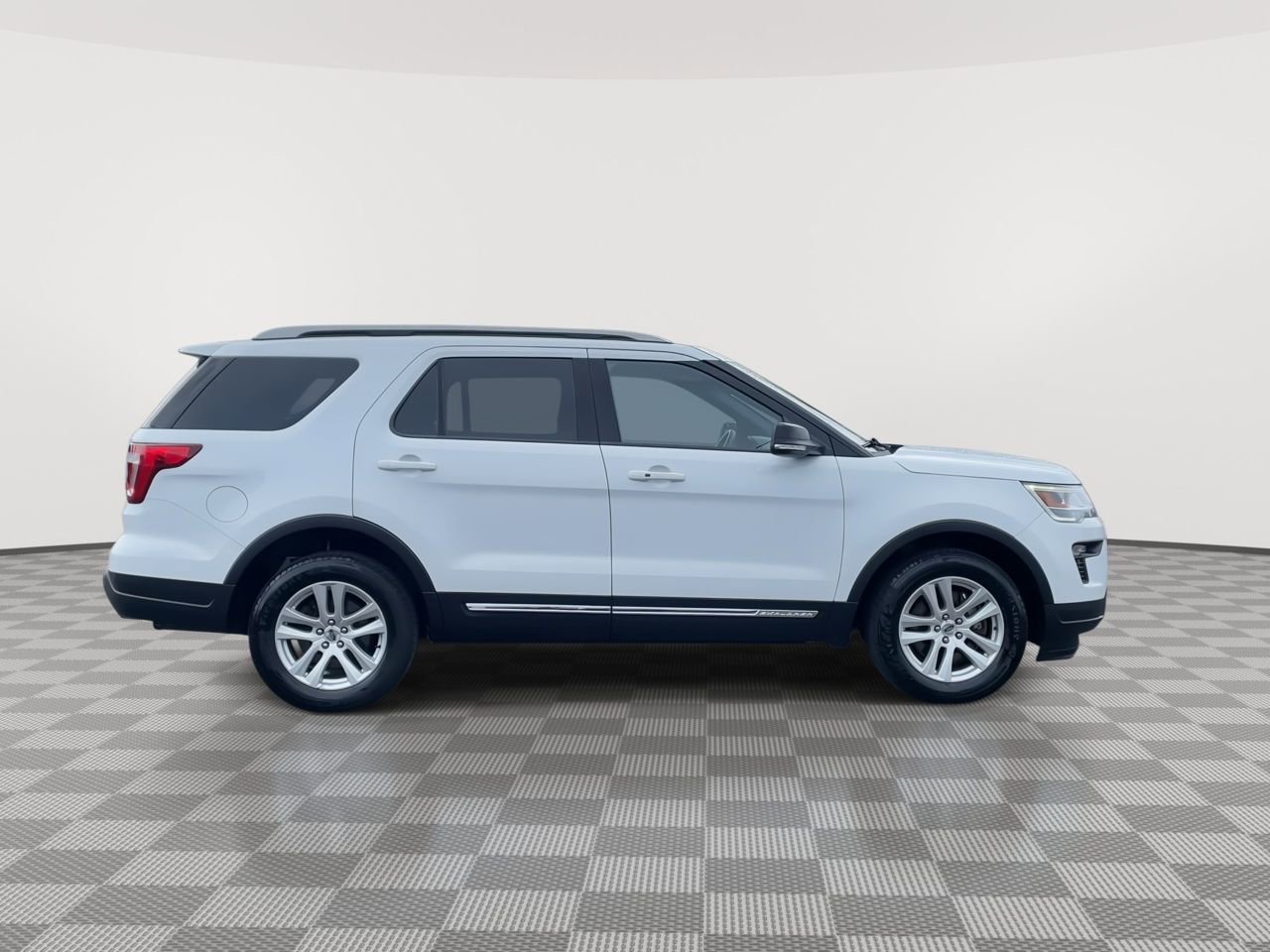 Thumbnail: 2018 Ford Explorer - 9