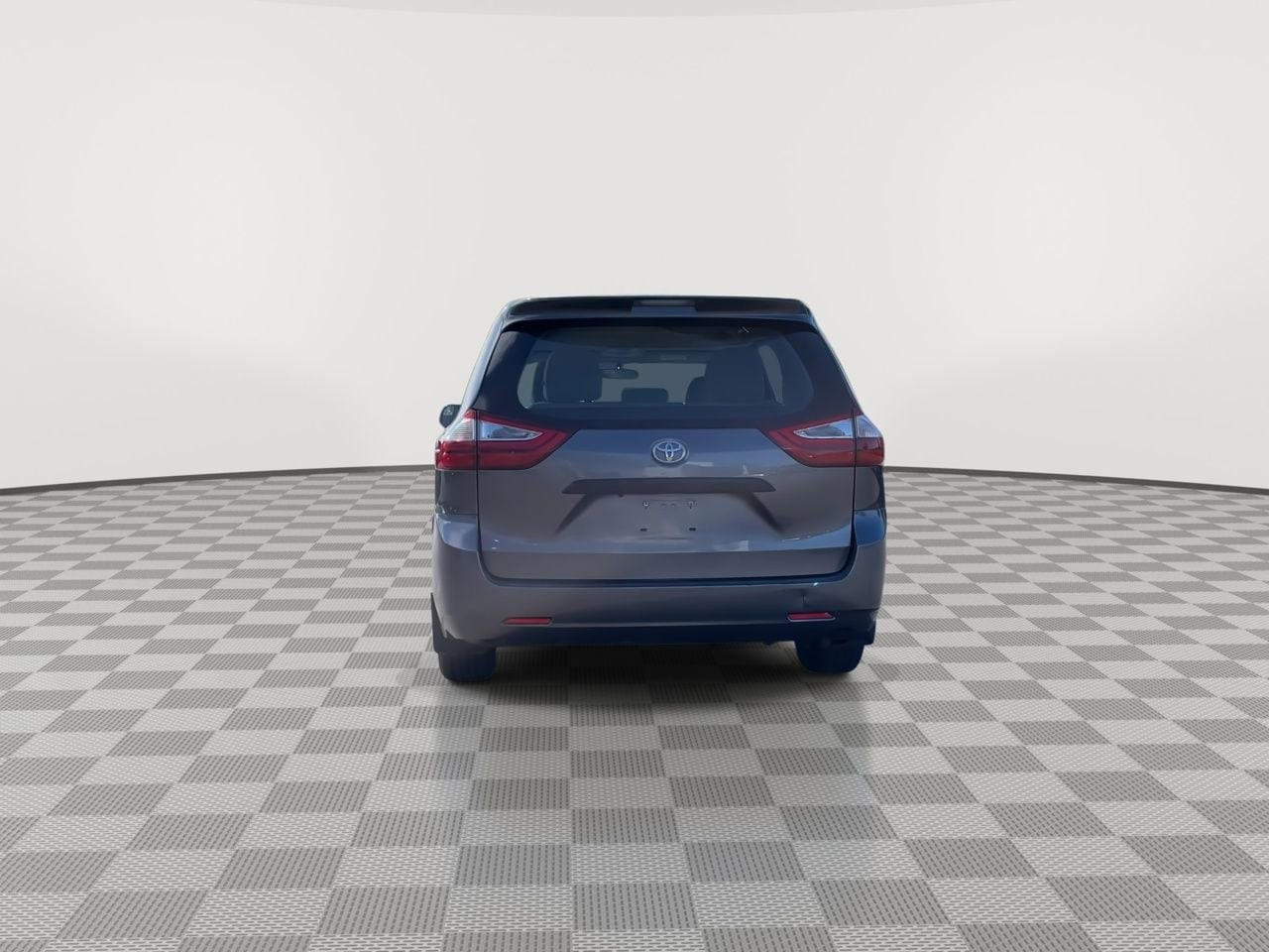 Thumbnail: 2017 Toyota Sienna - 7