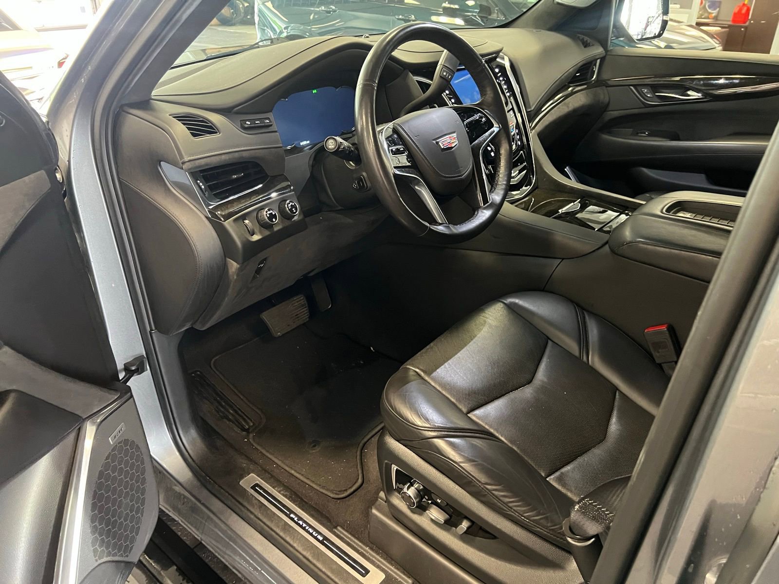 Thumbnail: 2020 Cadillac Escalade - 5