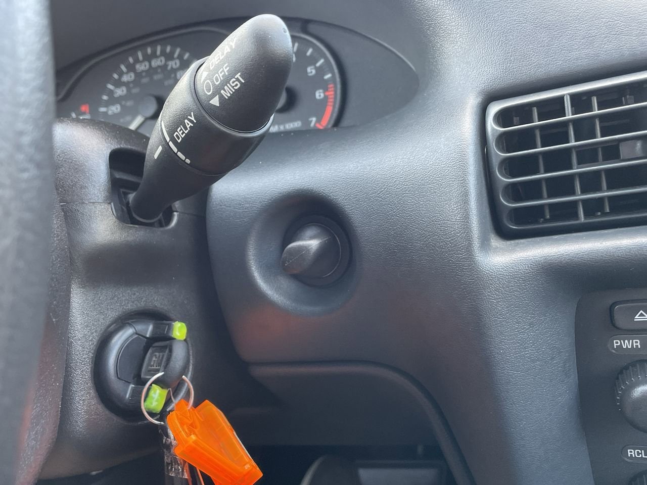 Thumbnail: 2005 Chevrolet Cavalier - 24