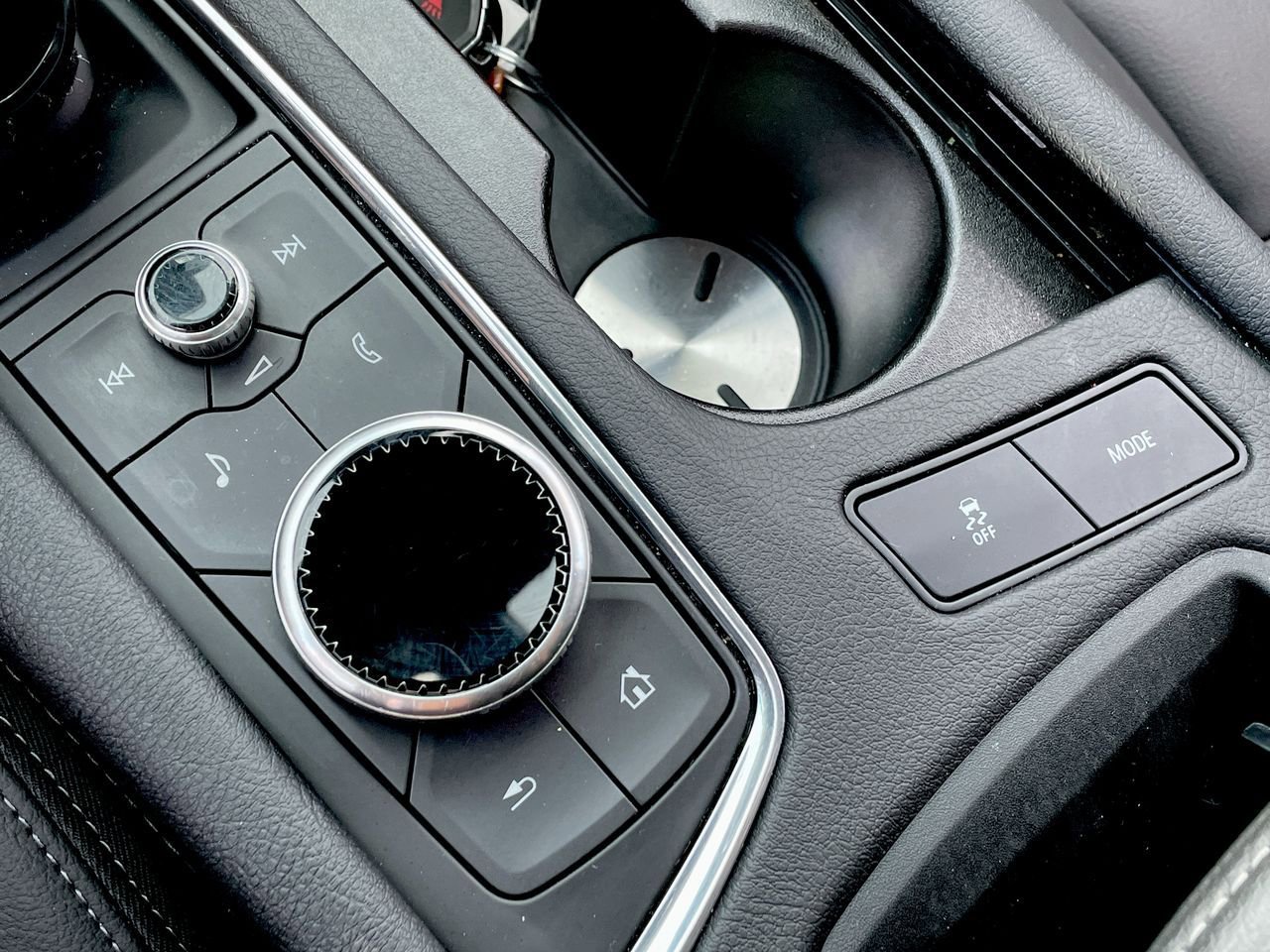 Thumbnail: 2024 Cadillac XT5 - 28