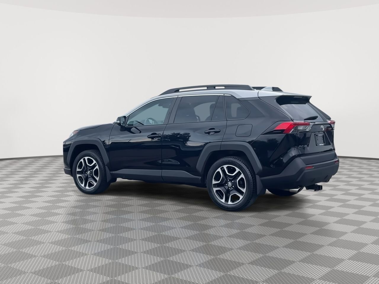 Thumbnail: 2019 Toyota RAV4 - 6
