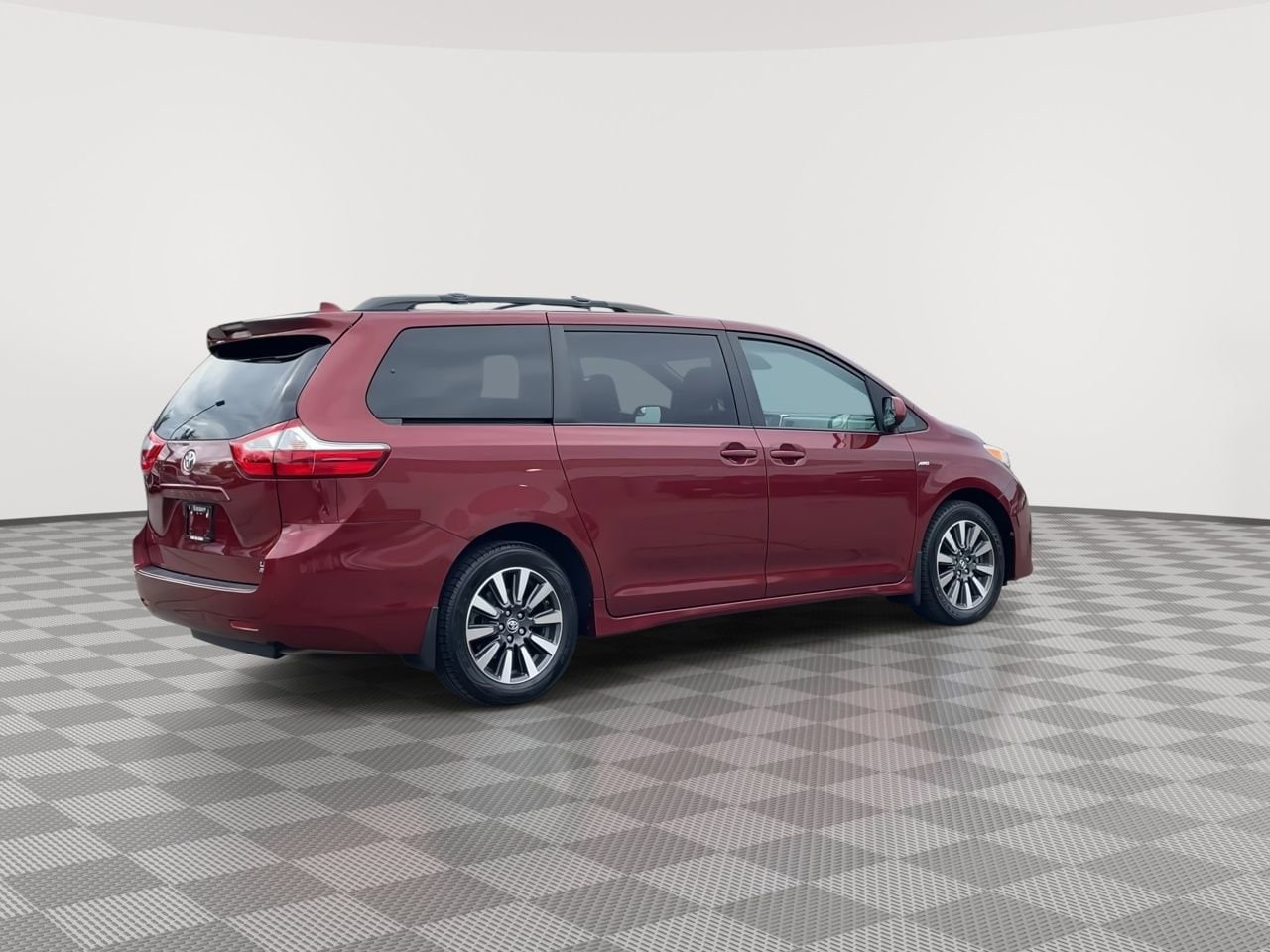 Thumbnail: 2019 Toyota Sienna - 8