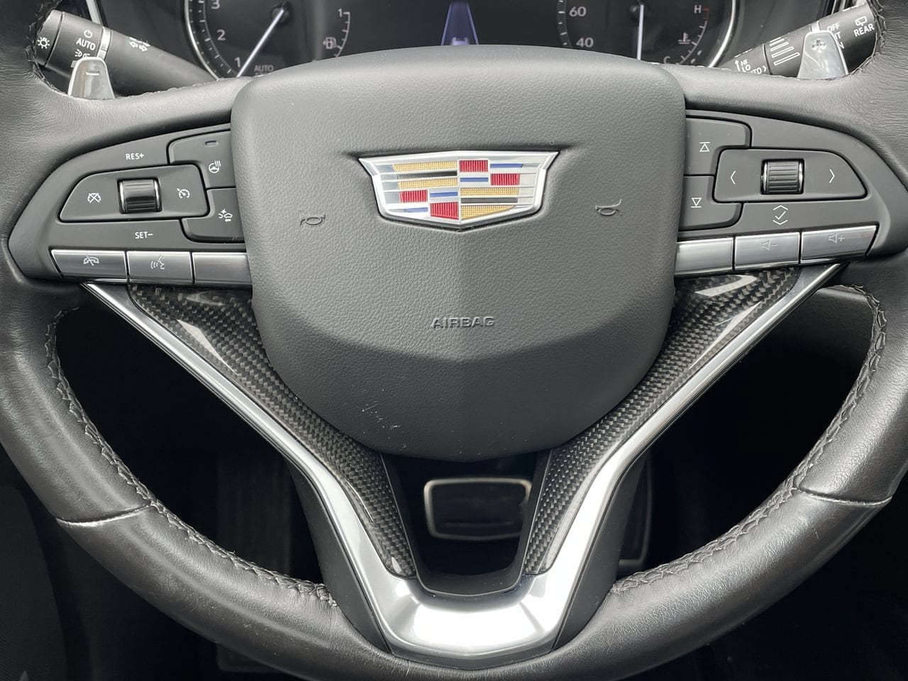 Thumbnail: 2022 Cadillac XT6 - 18
