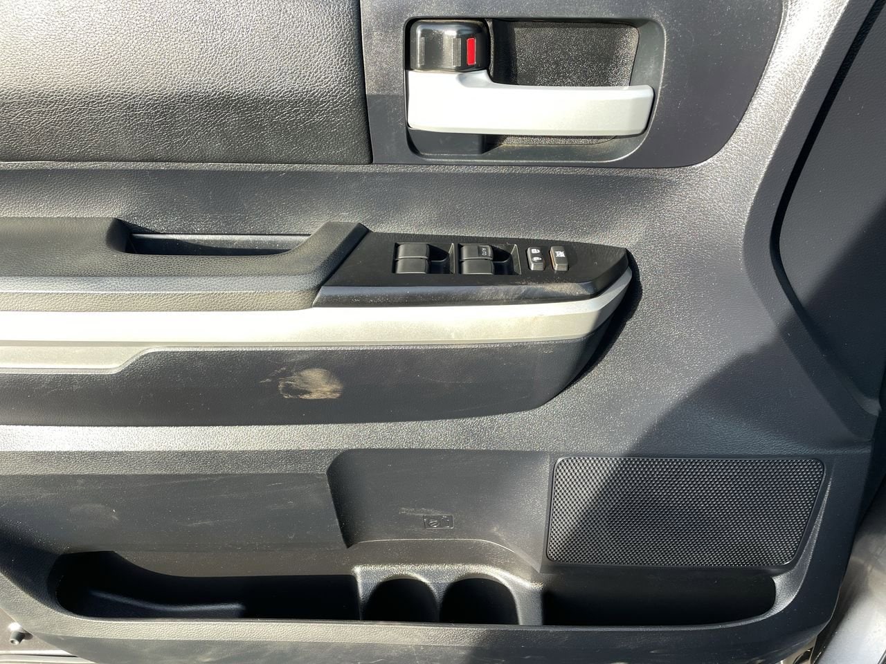 Thumbnail: 2015 Toyota Tundra - 29