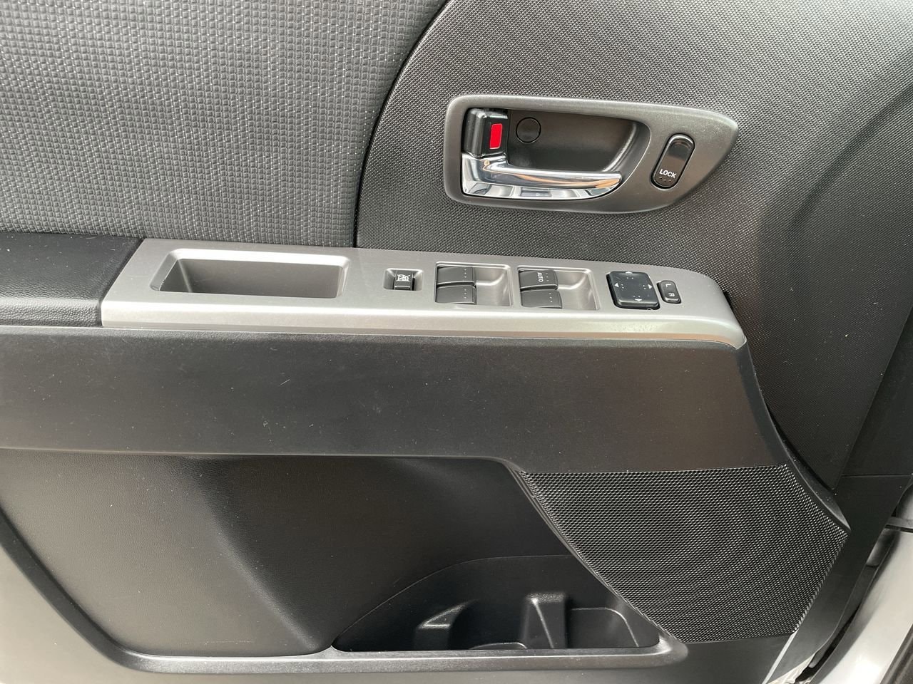 Thumbnail: 2010 Mazda Mazda5 - 28