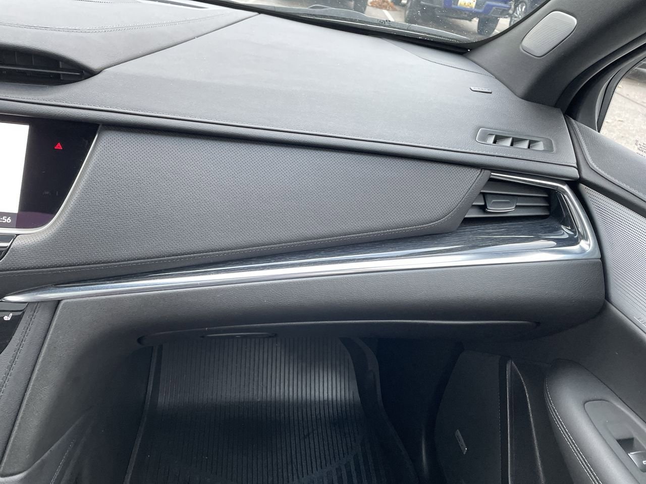 Thumbnail: 2023 Cadillac XT5 - 16