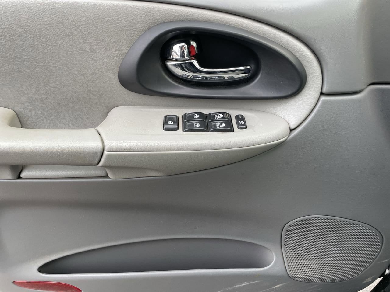 Thumbnail: 2005 Chevrolet TrailBlazer - 28