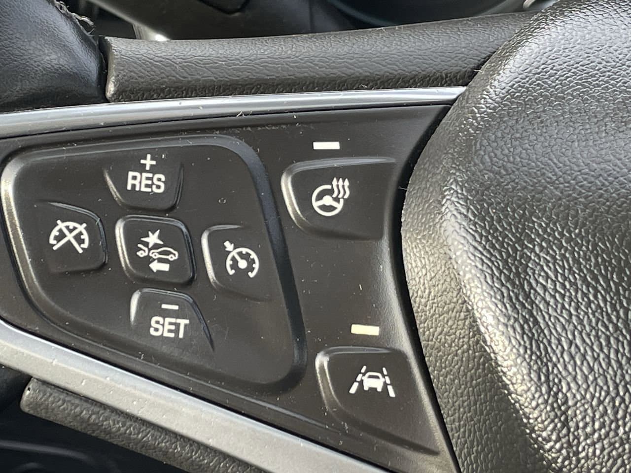 Thumbnail: 2023 Chevrolet Equinox - 25