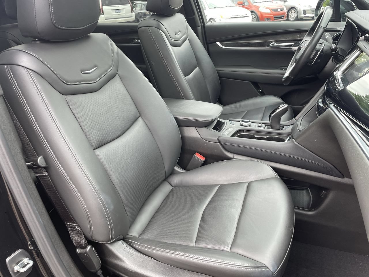 Thumbnail: 2022 Cadillac XT6 - 22