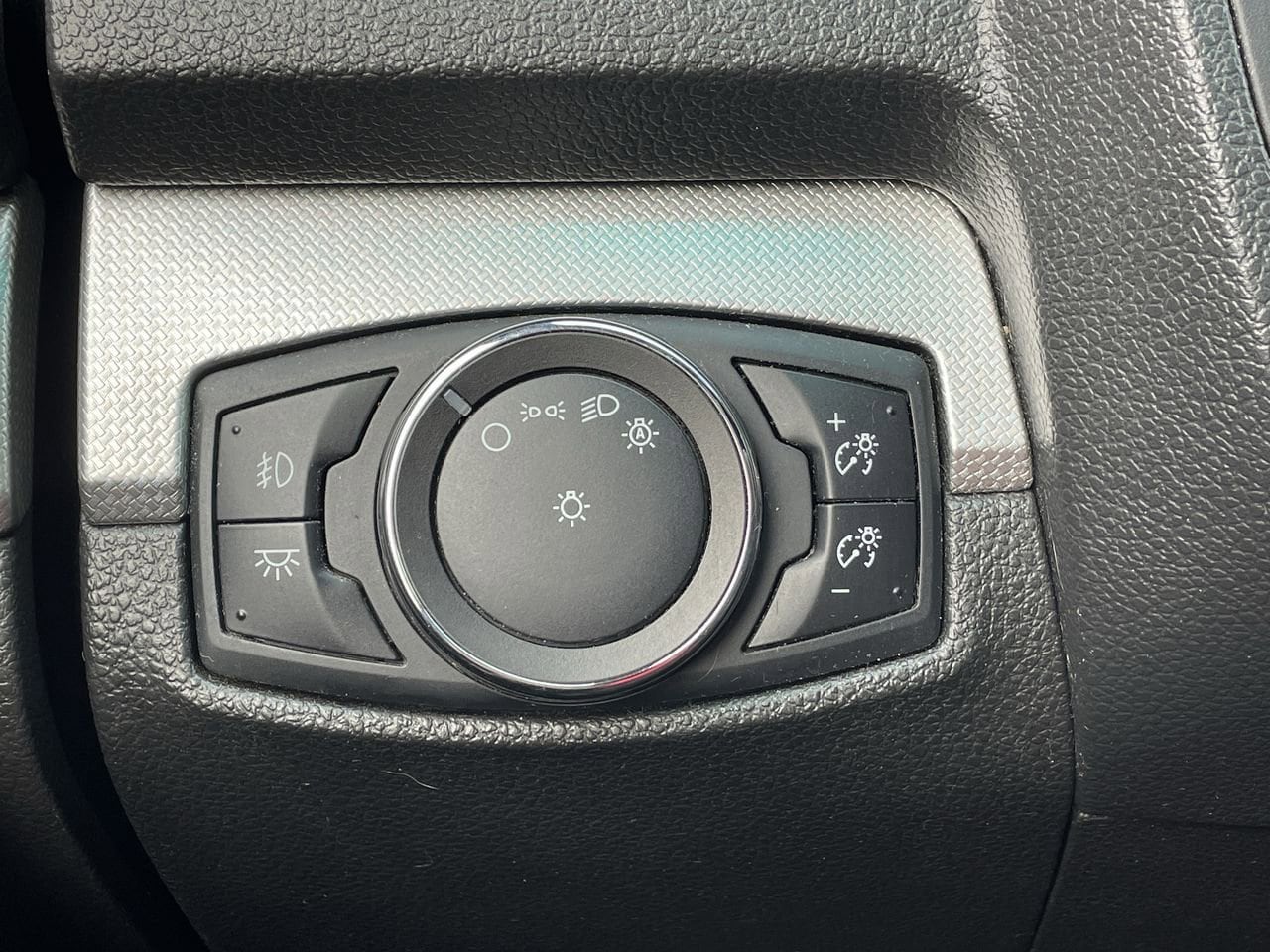 Thumbnail: 2014 Ford Explorer - 29