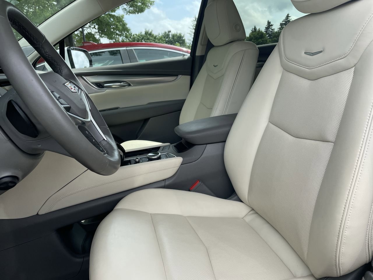 Thumbnail: 2023 Cadillac XT5 - 12