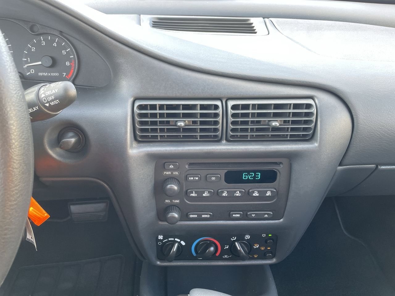 Thumbnail: 2005 Chevrolet Cavalier - 13