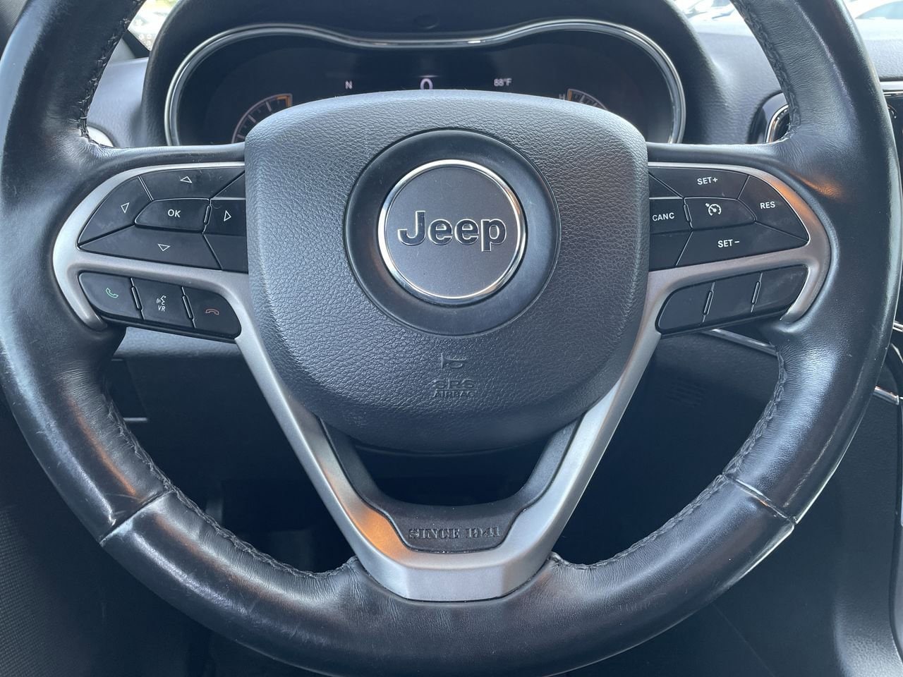 Thumbnail: 2019 Jeep Grand Cherokee - 10
