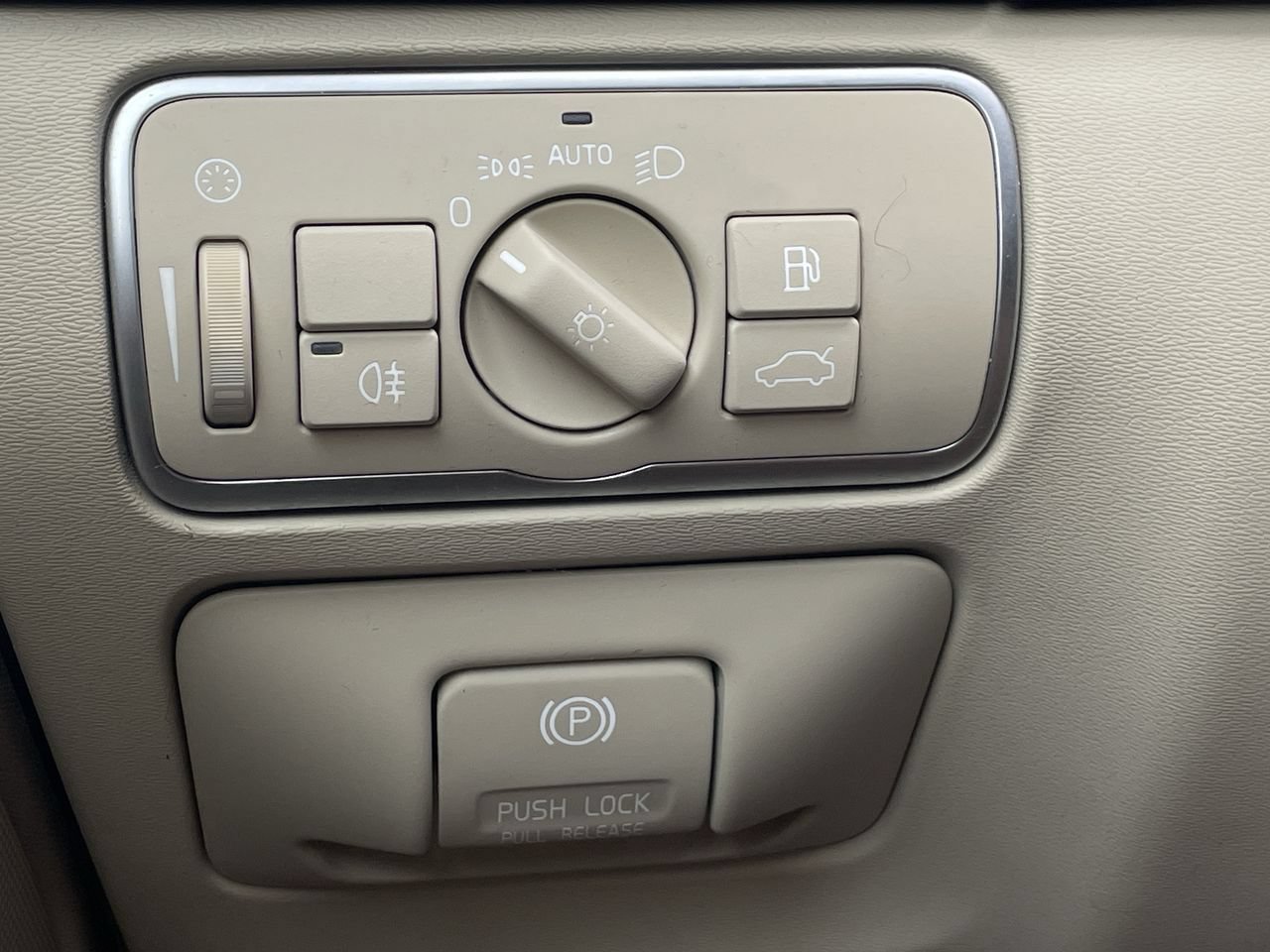 Thumbnail: 2015 Volvo V60 - 26