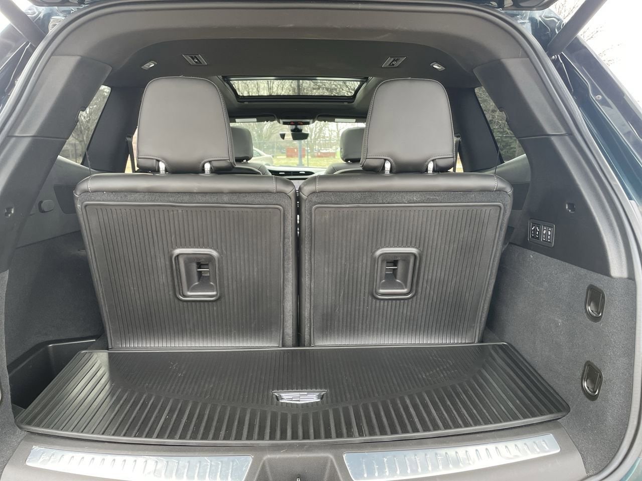 Thumbnail: 2024 Cadillac XT6 - 17