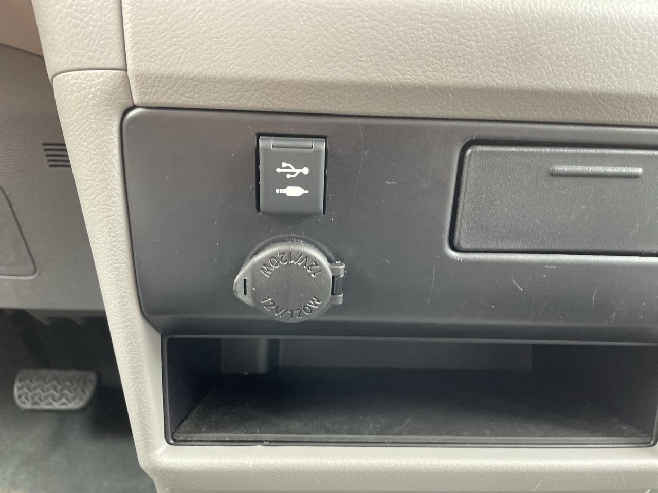 Thumbnail: 2019 Toyota Sienna - 23