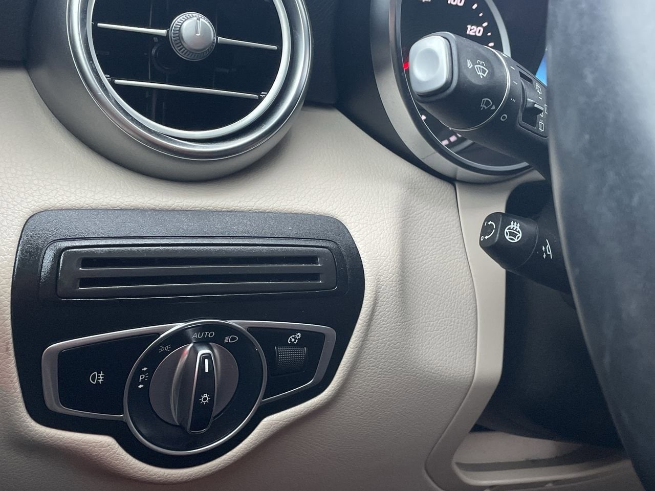 Thumbnail: 2022 Mercedes-Benz GLC - 29