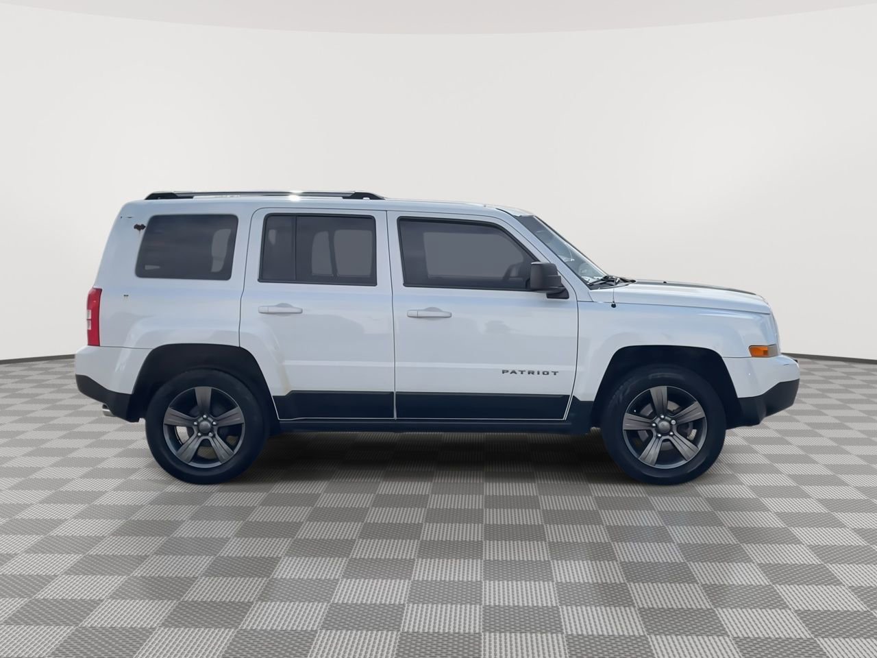Thumbnail: 2017 Jeep Patriot - 9