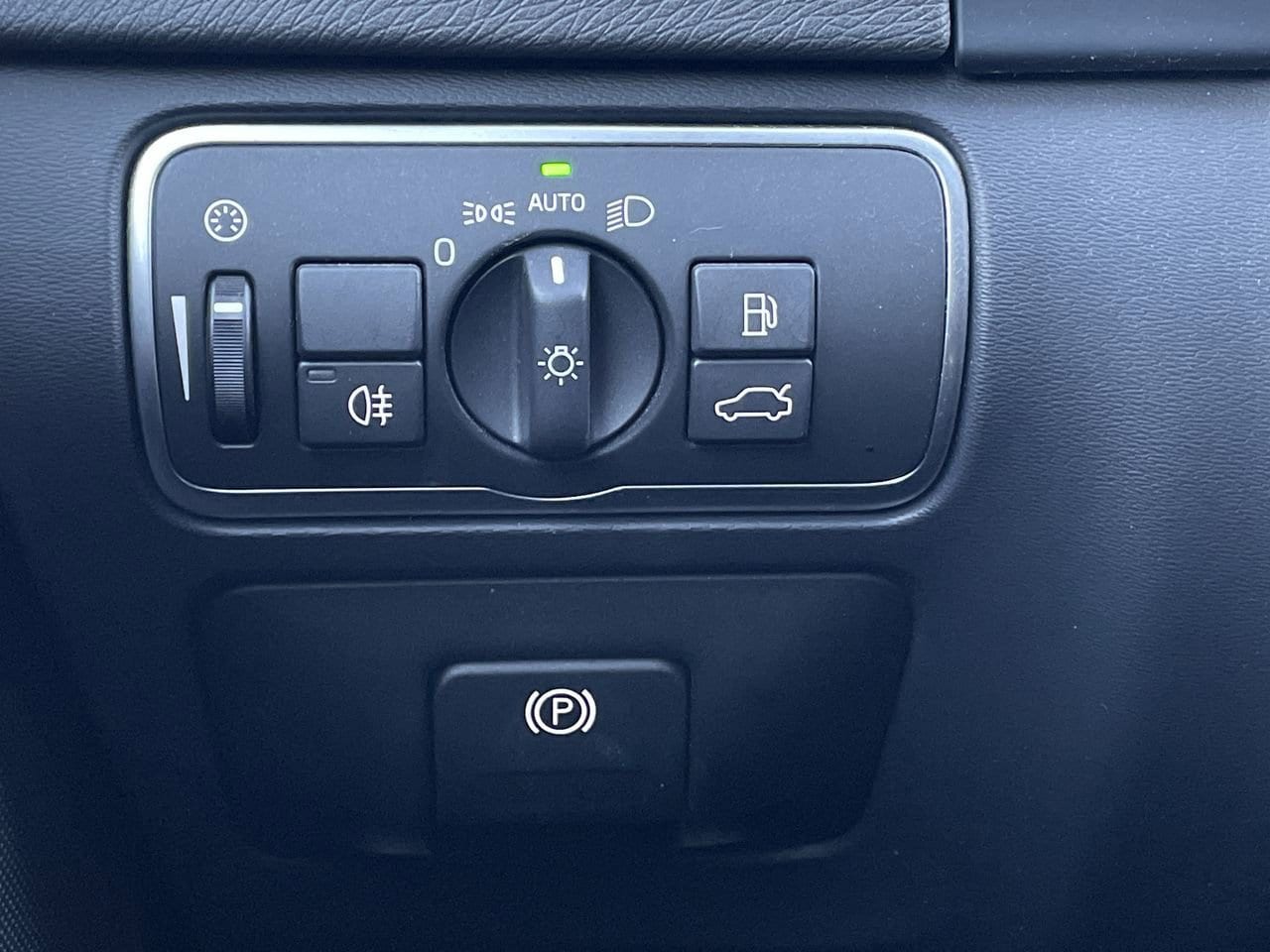 Thumbnail: 2016 Volvo S60 - 27