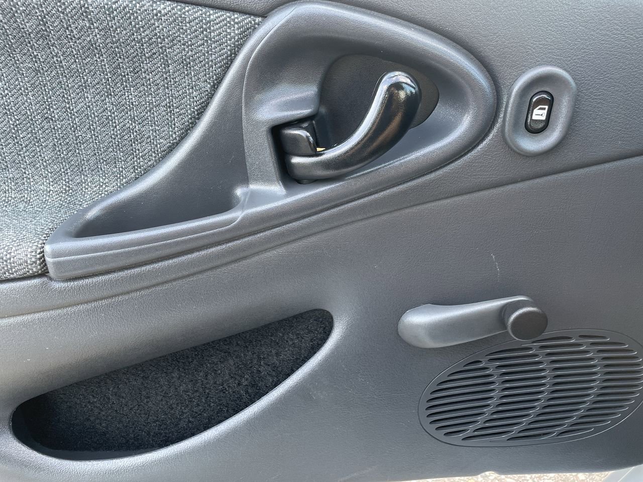 Thumbnail: 2005 Chevrolet Cavalier - 26