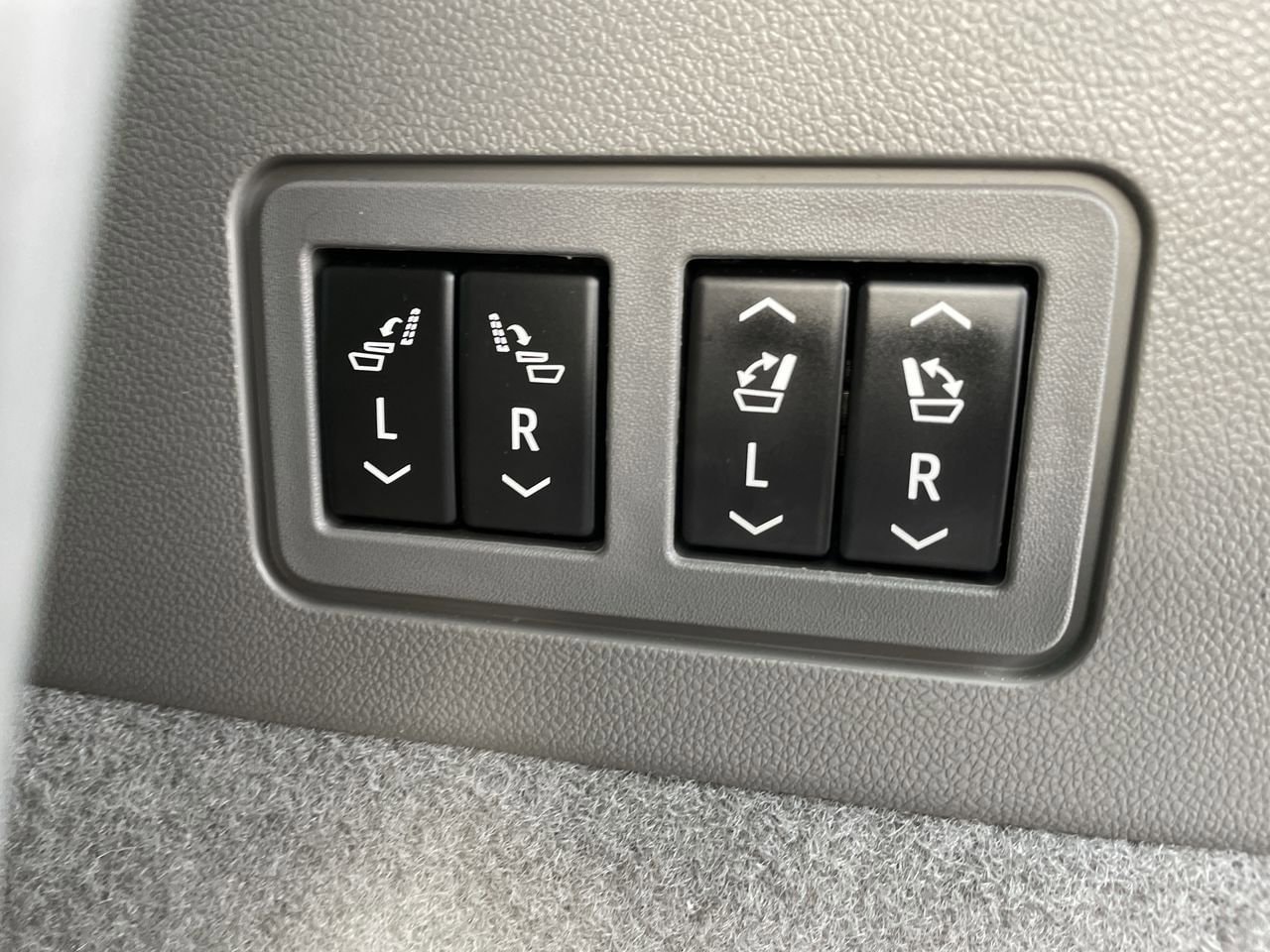 Thumbnail: 2024 Cadillac XT6 - 18