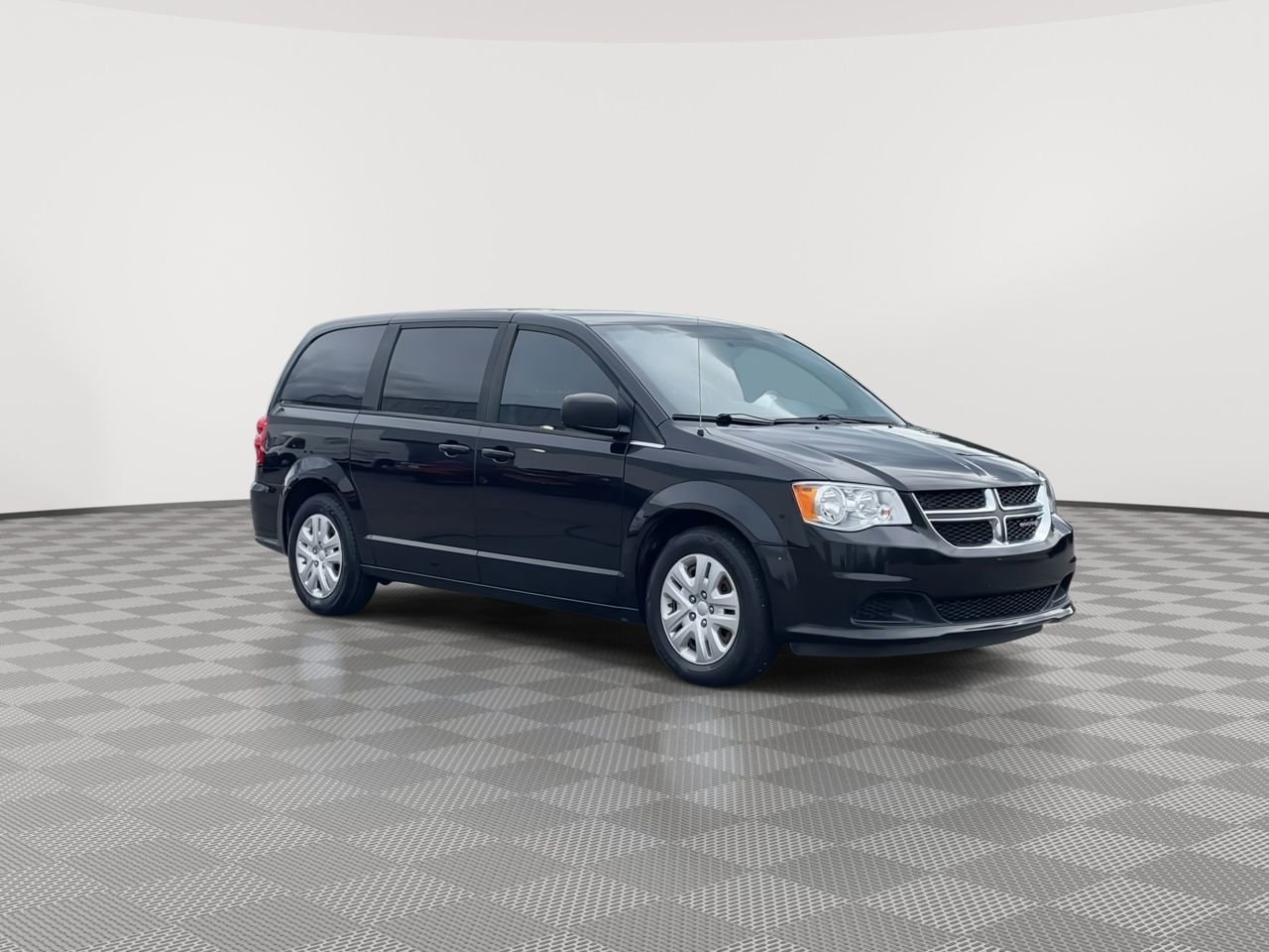 Thumbnail: 2018 Dodge Grand Caravan - 2