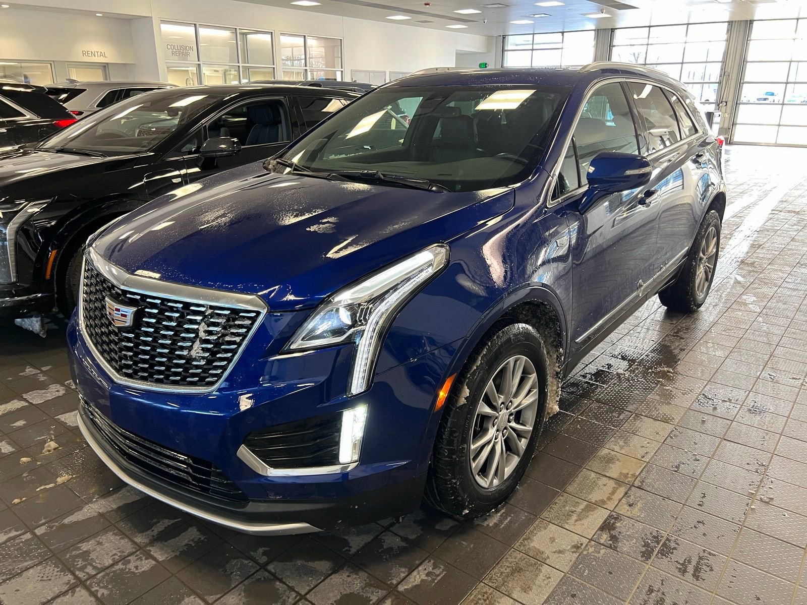 Thumbnail: 2023 Cadillac XT5 - 1