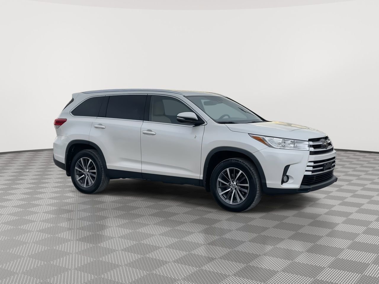 Thumbnail: 2019 Toyota Highlander - 2
