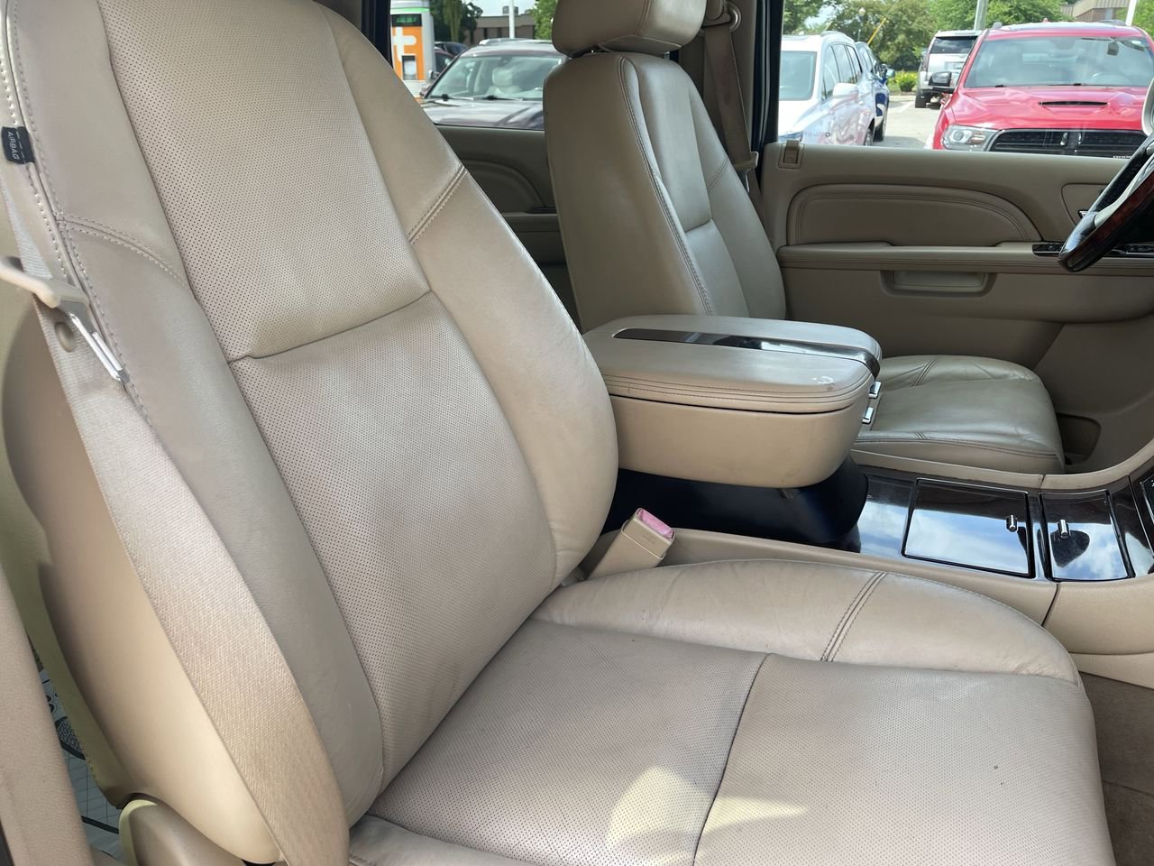 Thumbnail: 2010 Cadillac Escalade - 14