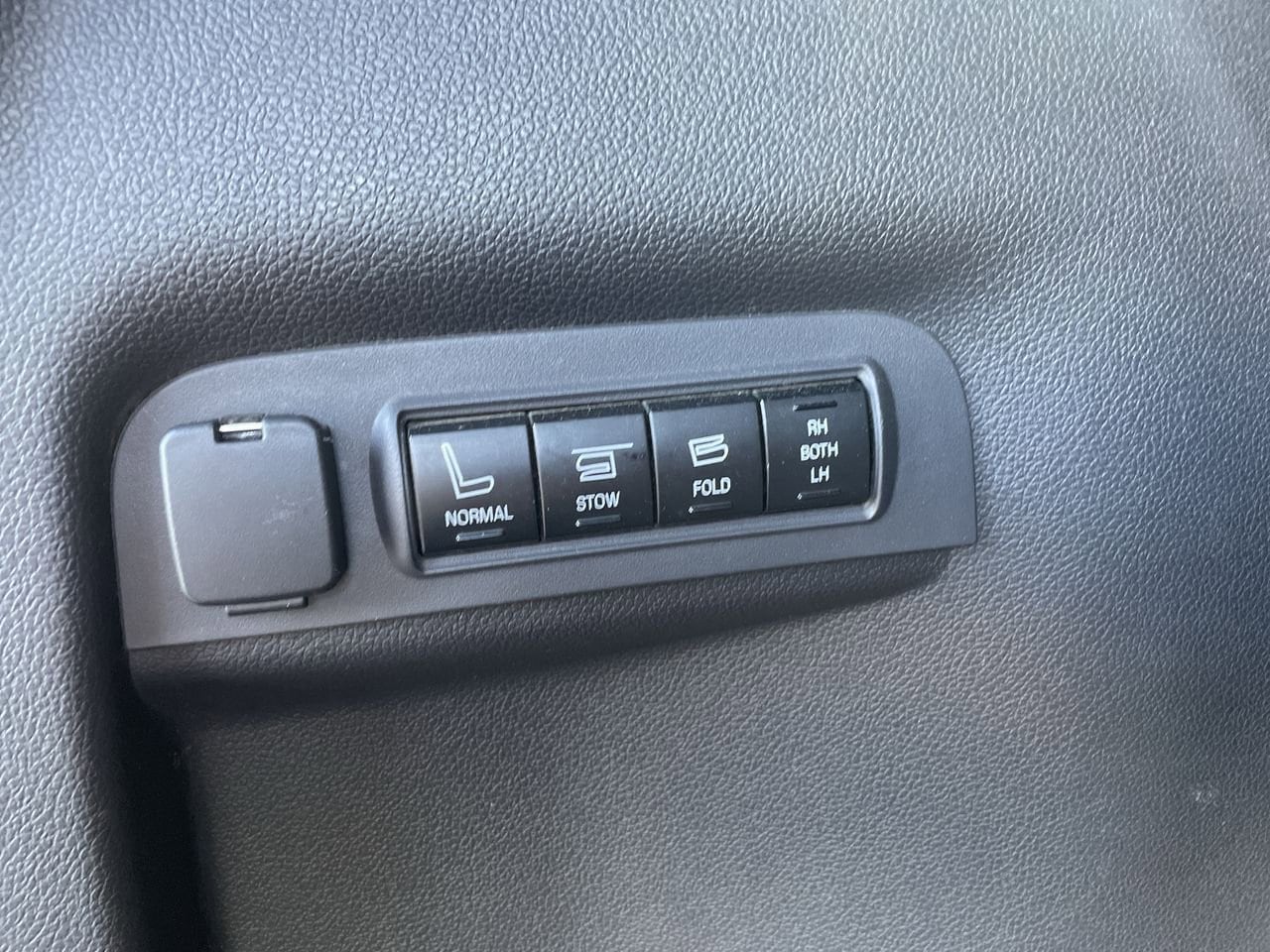 Thumbnail: 2012 Ford Explorer - 18