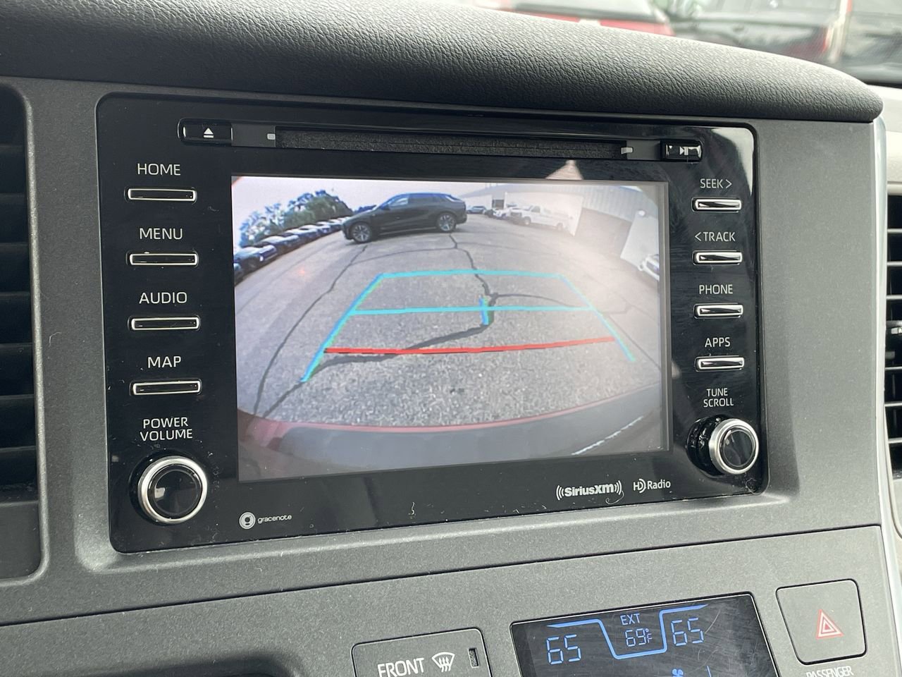 Thumbnail: 2019 Toyota Sienna - 24