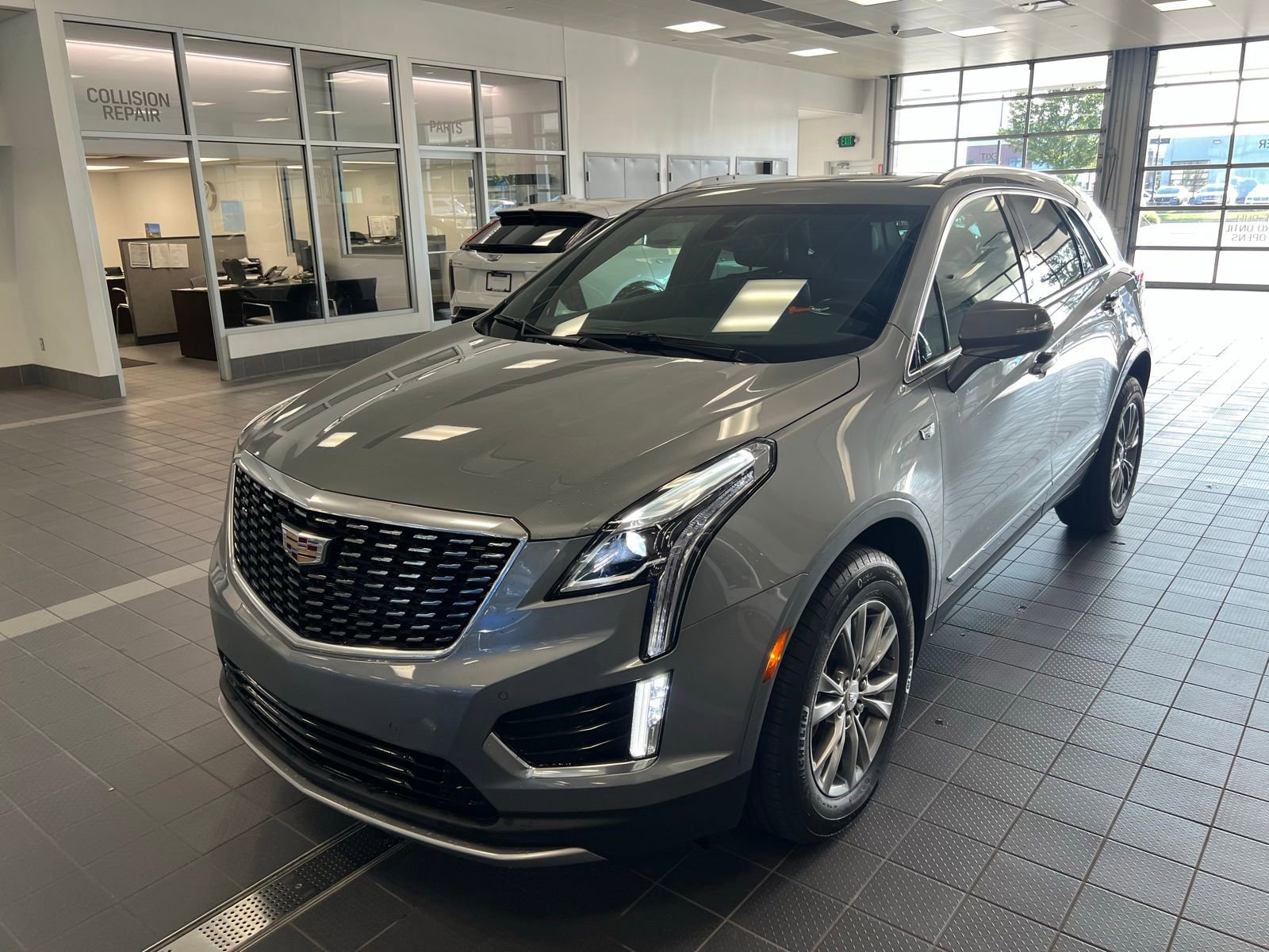 Thumbnail: 2023 Cadillac XT5 - 1