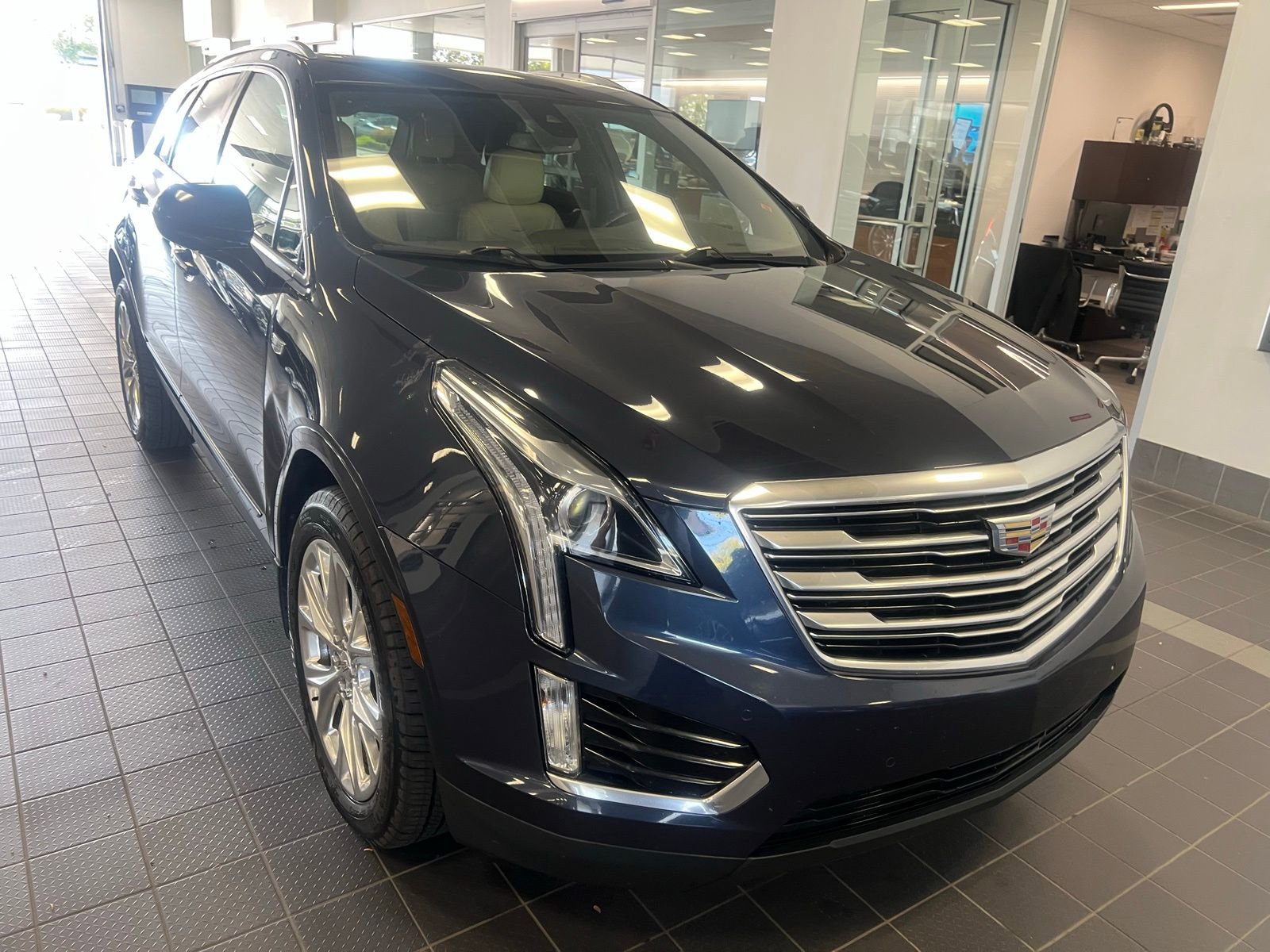 Thumbnail: 2019 Cadillac XT5 - 4