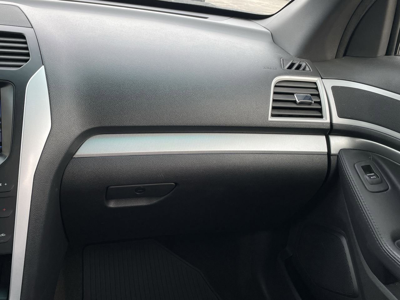 Thumbnail: 2014 Ford Explorer - 16