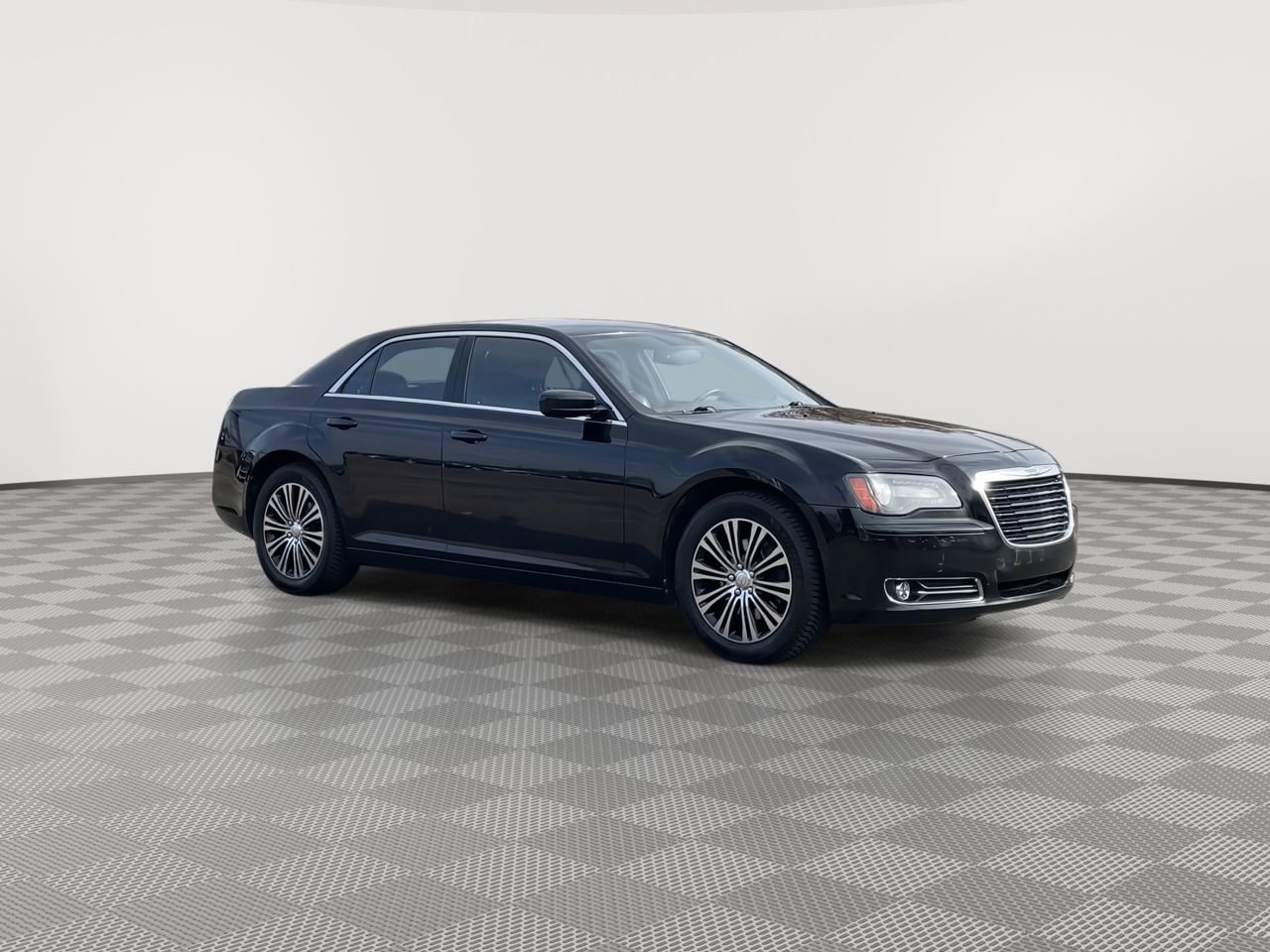 2013 Chrysler 300 photo 2