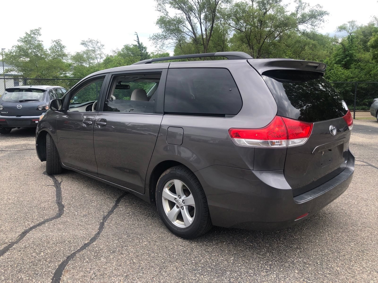 Thumbnail: 2013 Toyota Sienna - 4