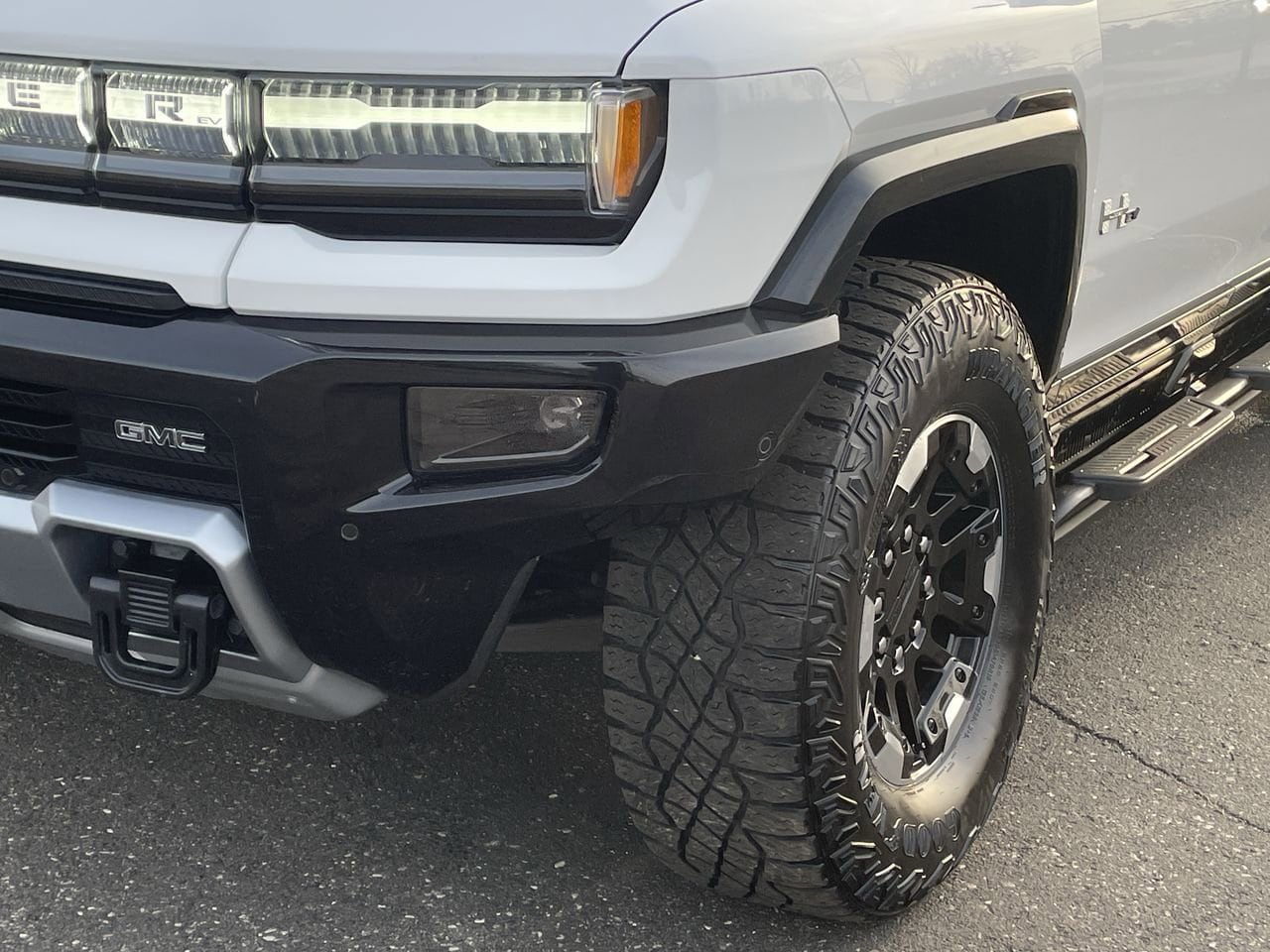 Thumbnail: 2022 GMC Hummer EV - 41