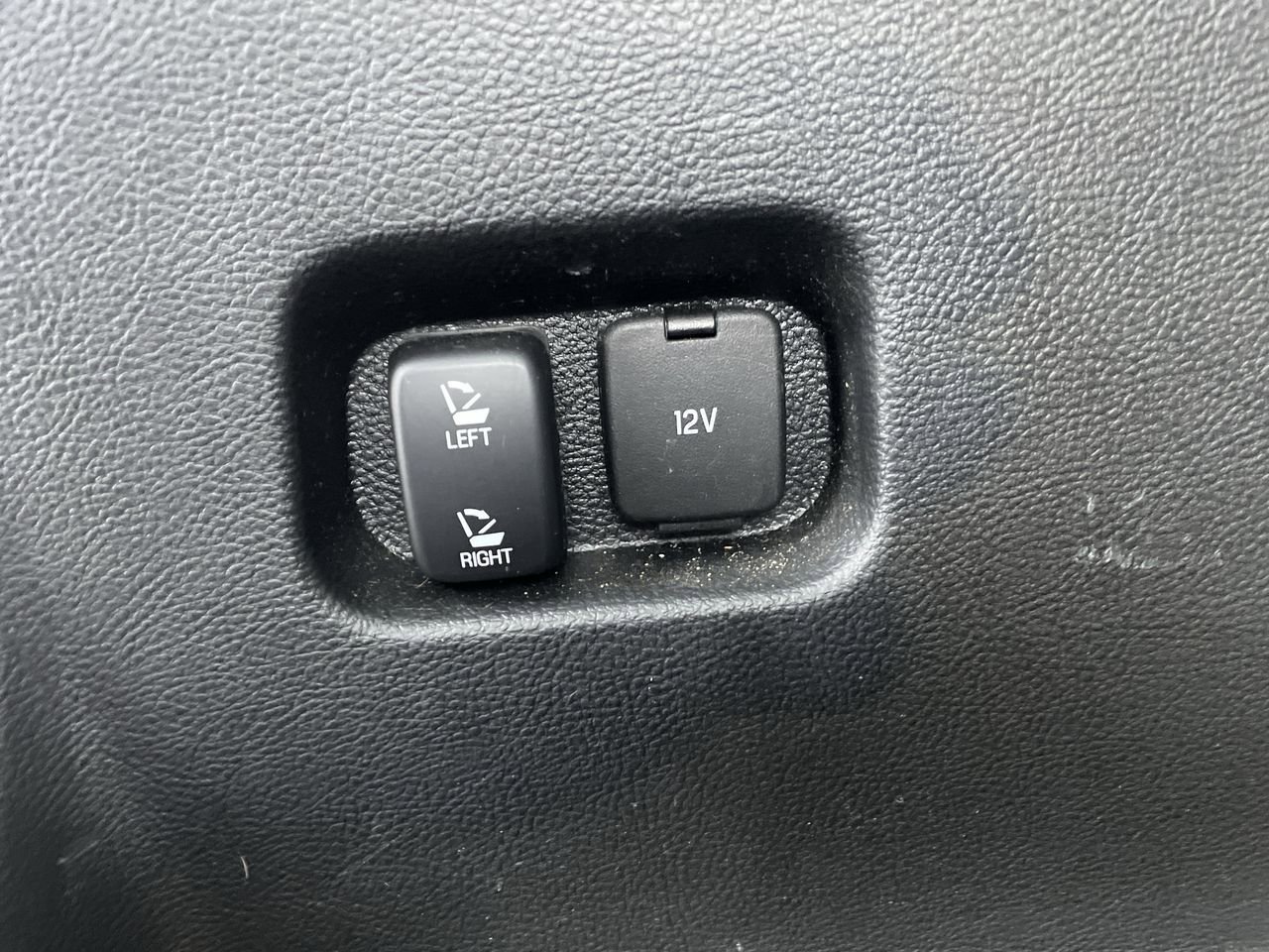 Thumbnail: 2018 Ford Edge - 18