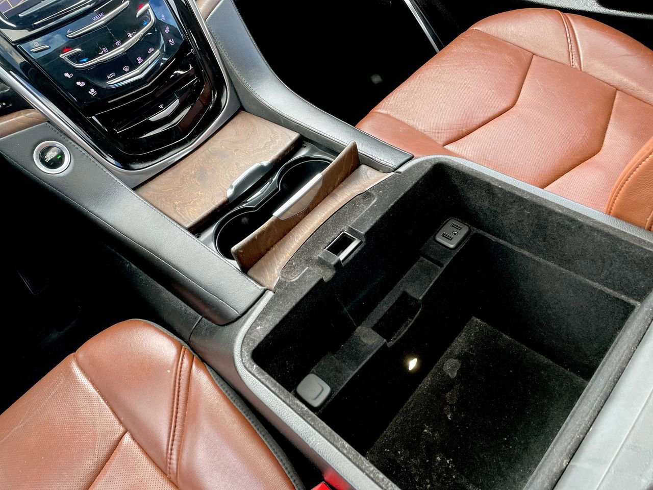 Thumbnail: 2016 Cadillac Escalade - 29