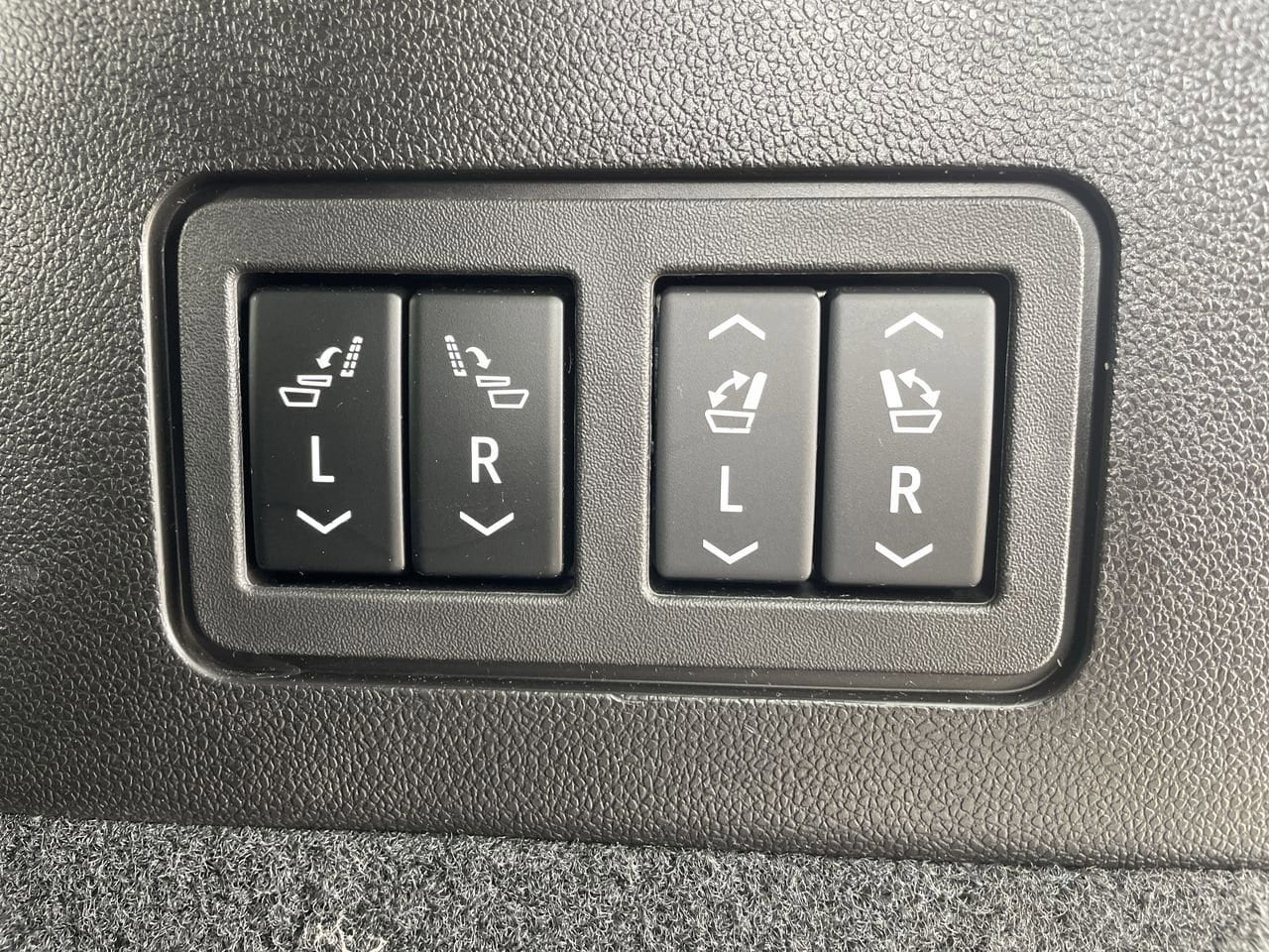 Thumbnail: 2024 Cadillac XT6 - 18